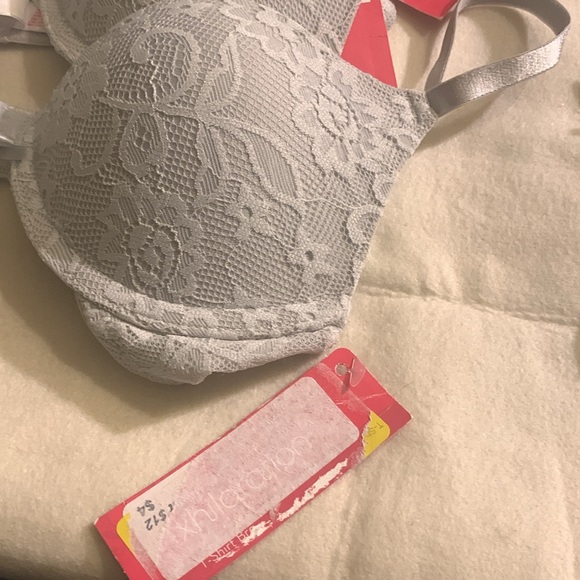 Ladies 32A Bra Lot - Picture 6 of 6